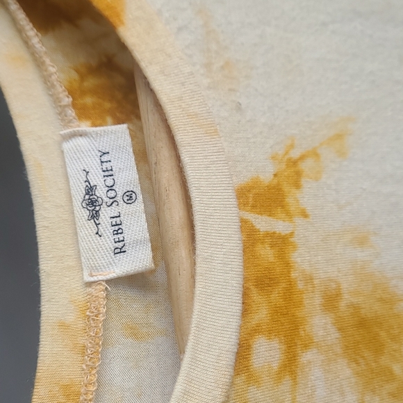 🌿3 for $30🌿 Yellow Tie Dye Tee - Picture 2 of 3